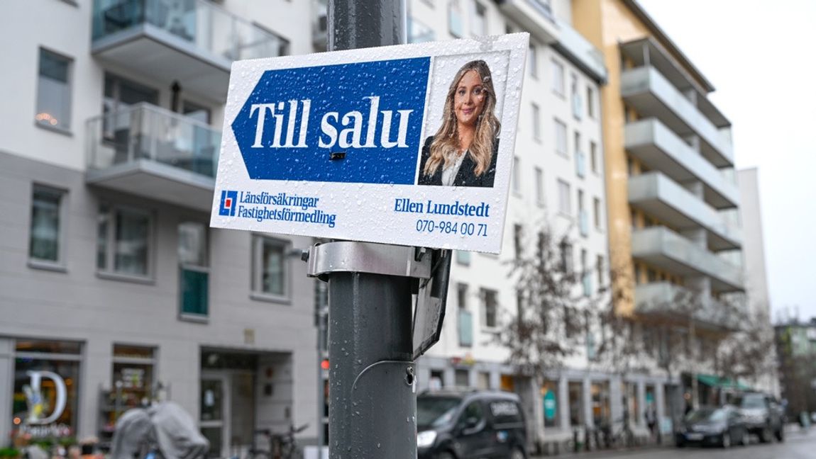 Glappet mellan köpare och säljare växer och allt fler bostäder blir kvar på marknaden. Foto: Anders Wiklund/TT 