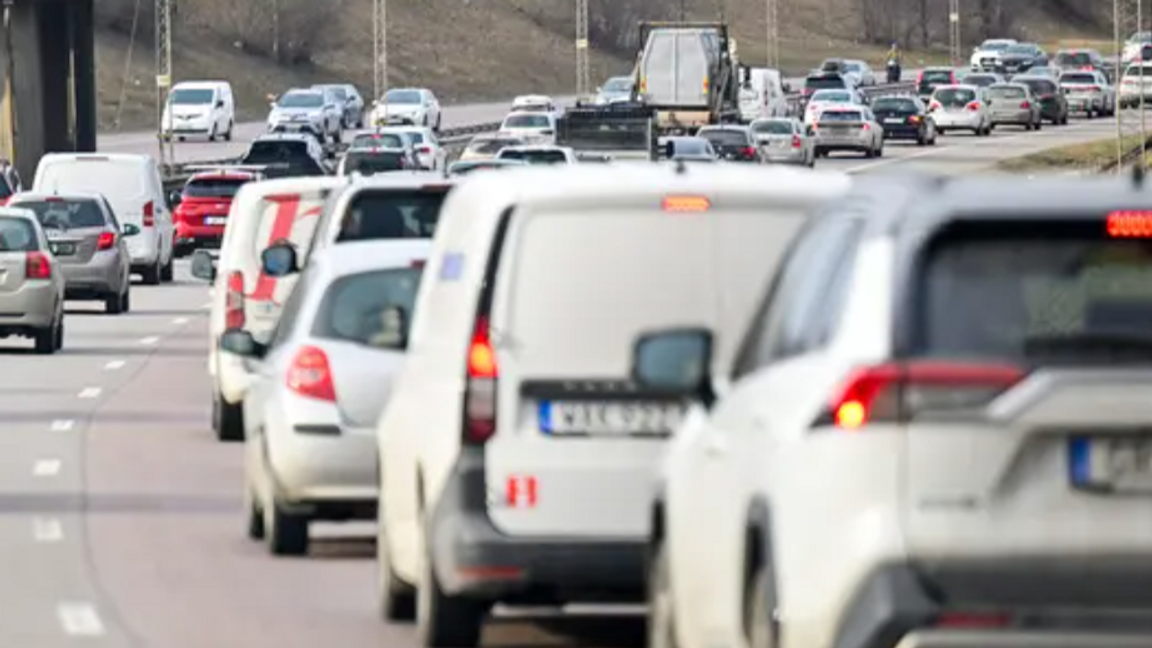 Det är totalstopp i trafiken åt båda hållen. Foto: Pontus Lundahl/TT