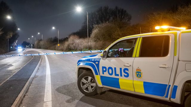 Polisen spärrade av området efter att de hittade bilen tolvåringen skjutit mot. Foto: Johan Nilsson/TT