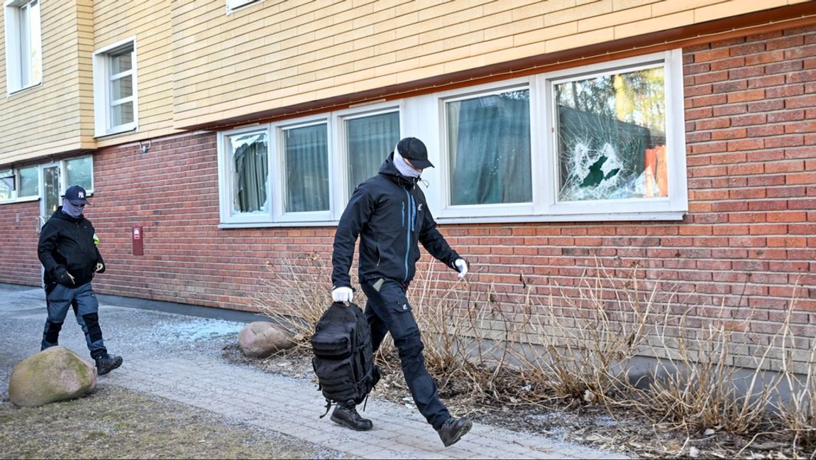 Fyra personer greps i Tyresö förra veckan efter ett tillslag av Säpo. Foto: Anders Wiklund/TT