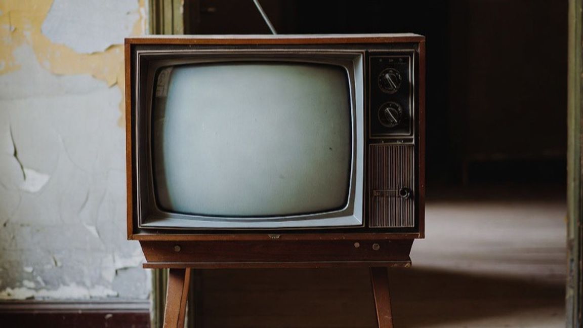 Public service framstår allt tydligare som en relik. Bild: AI