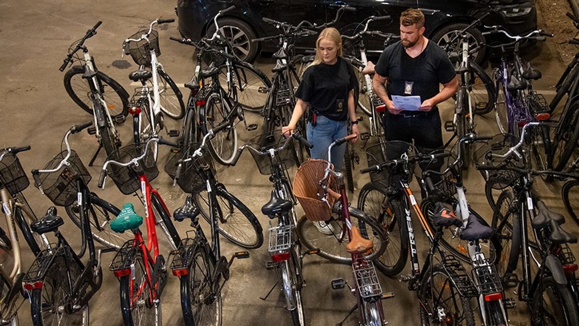 Polisen håller på att identifiera de stulna cyklarna. Foto: Polisen