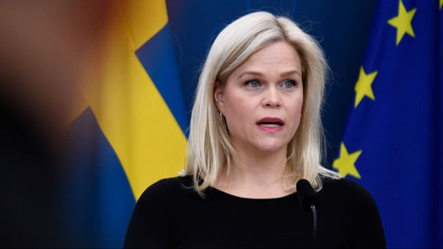 Jämställdhetsminister Paulina Brandberg (L) vill ge polisen möjlighet att agera under täckmantel som barn på sociala medier.  Foto: Lars Schröder/TT.