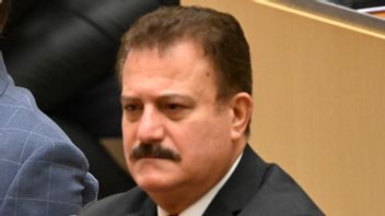 Jamal El-Haj blir ett allt större problem för Magdalena Andersson, särskilt som hon vid varje konflikt höjer insatsen. Foto: Fredrik Sandberg/TT