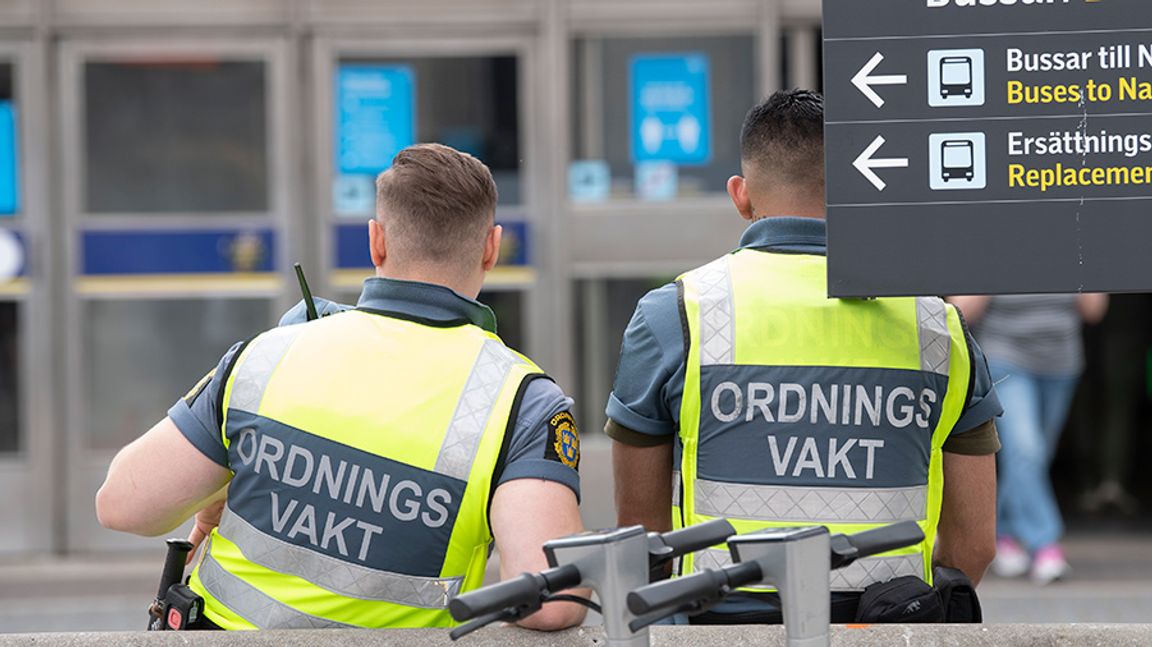 Många kommuner anlitar ordningsvakter. Foto: Fredrik Sandberg/TT