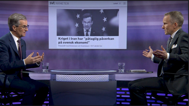 Riksbankschefen Erik Thedéen och 30 minuters Anders Holmberg i samtal ikväll. Foto: Skärmavbild SVT Play.