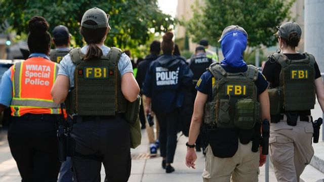 FBI-agenter i tjänst. Bilden är inte från George Floyd-protesterna 2020 och visar inte de agenter som fått sparken. Foto: Julia Demaree Nikhinson/AP/TT.