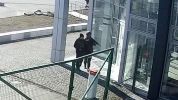 Kameror visar när soldater närmar sig männen som de sedan skjuter. Foto: CCTV