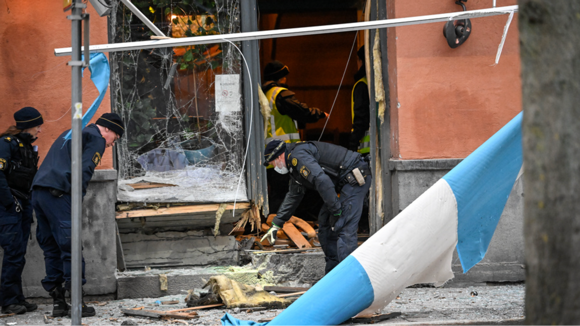 Polis på plats efter bombdåd på Södermalm. Foto: Anders Wiklund/TT