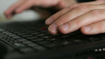 Brittisk utredning föreslår nu hårdare regler för att skydda unga från skadligt pornografiskt innehåll online. Foto: Fredrik Sandberg/TT