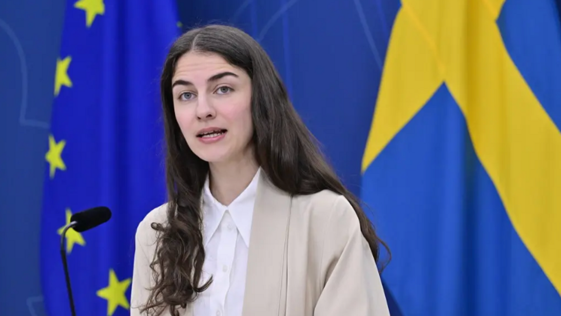 Klimatminister Romina Pourmokhtari (L). Foto: Jonas Ekströmer/TT