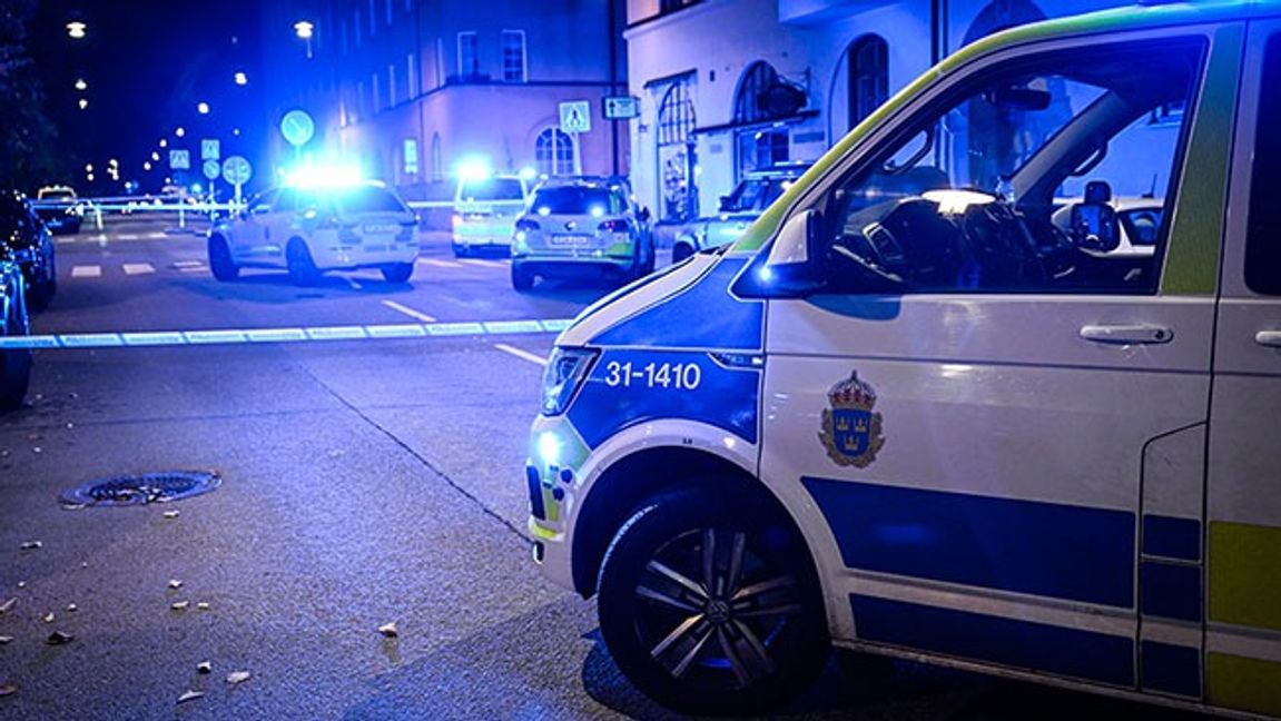 Polisen vid mordplatsen på Vanadisvägen. Foto: Fredrik Sandberg / TT