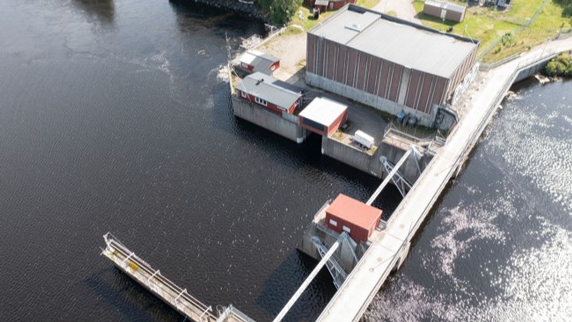 Vattenkraftverk från ovan. Flera typer av vattenanläggningar kan vara sårbara för säkerhetsbrister och sabotage. Foto: Fredrik Sandberg/TT.