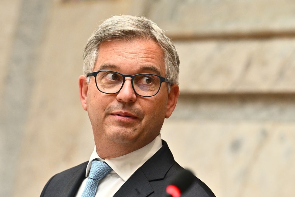 EU:s inrikeskommissionär Magnus Brunner under ett besök i Stockholm i juni. Arkivfoto. Claudio Bresciani/TT