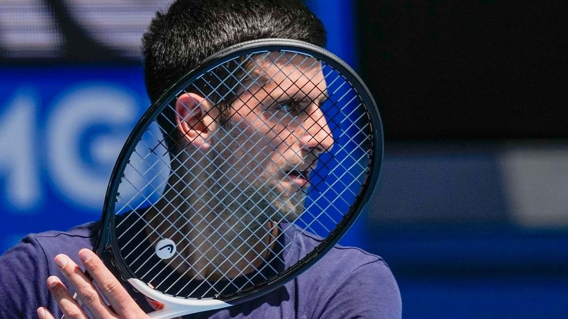 Novak Djokovic övar inför Australian Open i Melbourne. Foto: Mark Baker