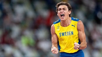 Armand ”Mondo” Duplantis tar guld under stavhoppsfinalen i friidrott under sommar-OS i Tokyo. Foto: Björn Larsson Rosvall/TT