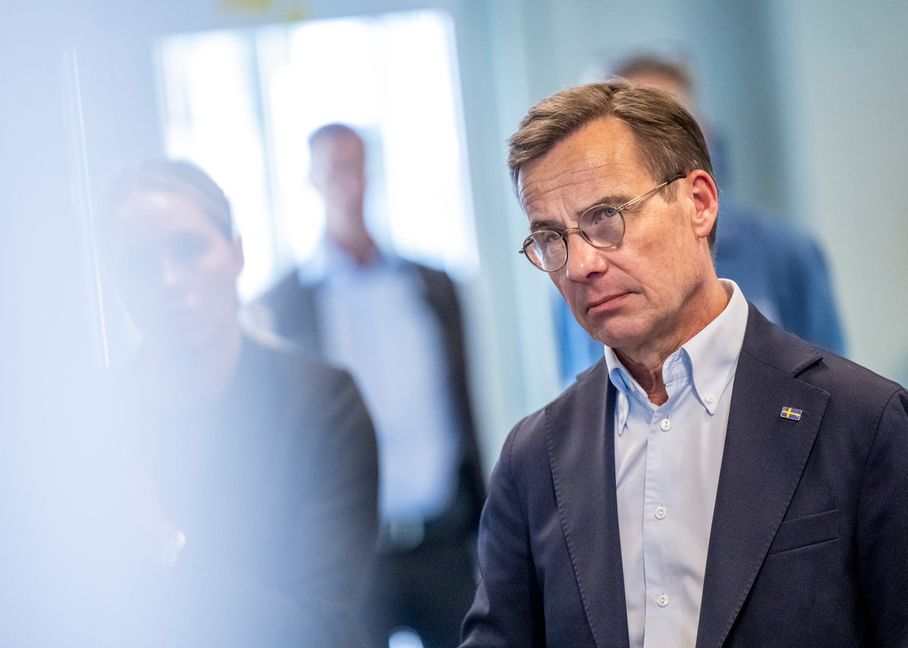 Statsminister Ulf Kristersson kommenterar adoptionerna under ett besök i Simrishamn. Foto: Johan Nilsson/TT