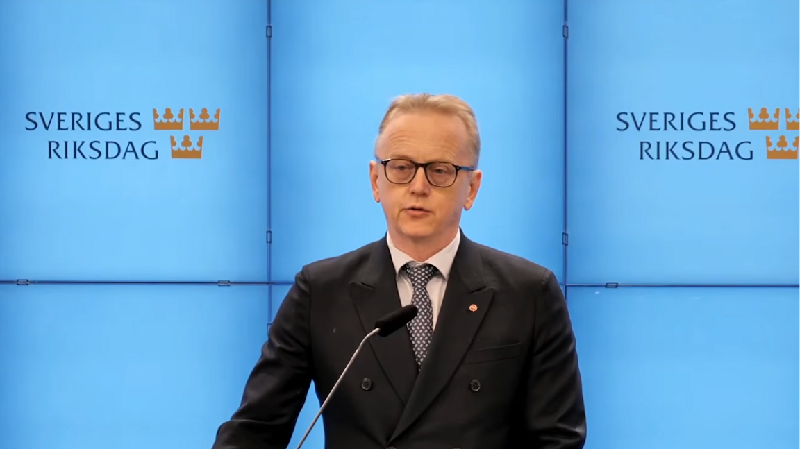 Fredrik Olovsson, Socialdemokraternas energipolitiske talesperson, höll pressträff om effektavgifterna. Foto: Skärmavbild/Sveriges riksdag