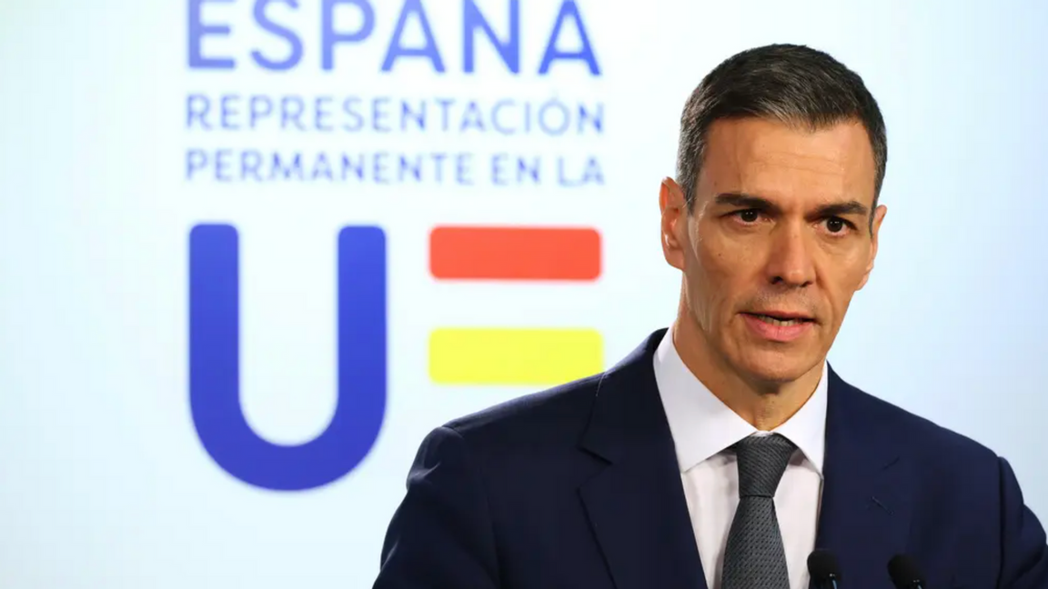 Spaniens premiärminister Pedro Sánchez. Nu ges uppehållstillstånd till en halv miljon illegala migranter som har bosatt sig i landet. Foto: Omar Havana/AP/TT
