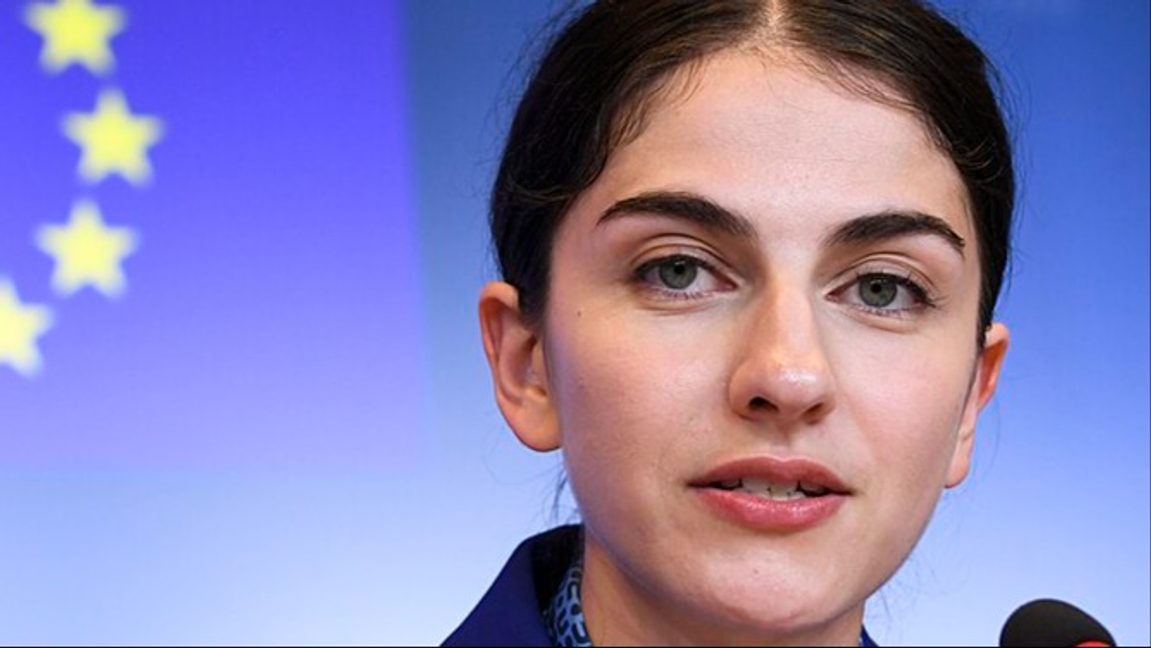 Romina Pourmokhtari (L). Foto: European Union