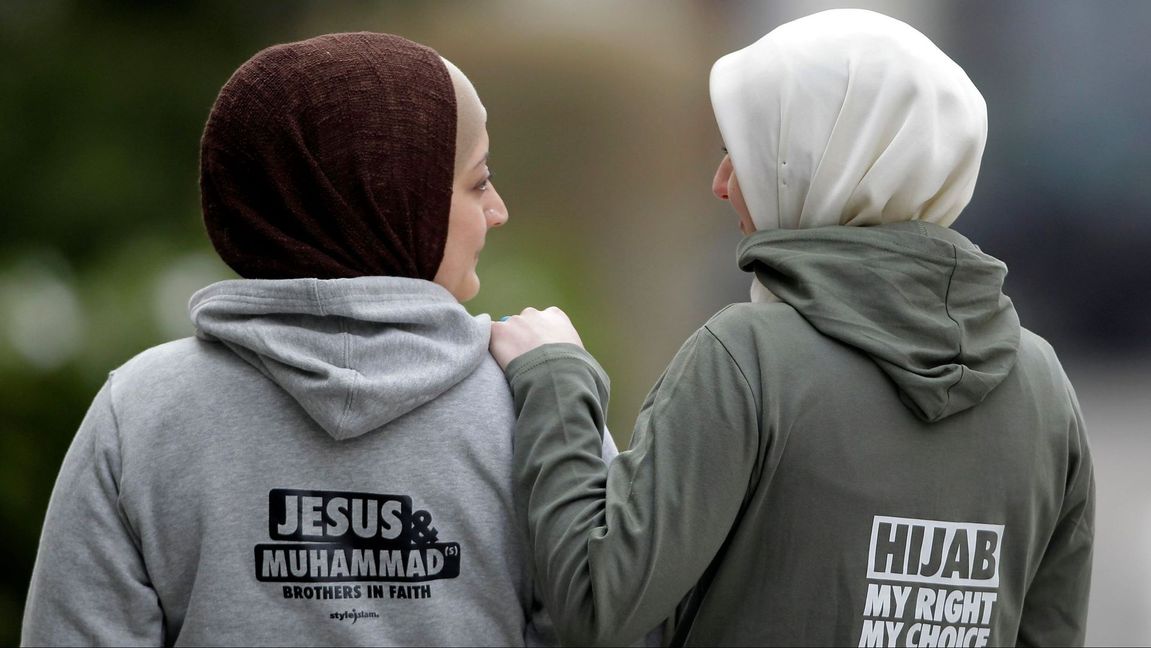 En modefotografering i Tyskland 2010. Till skillnad från kvinnorna på bilden så bar skådespelerskorna i studien kläder som vid sidan av hijaberna var politiskt och religiöst neutrala. Foto: Frank Augstein/AP/TT