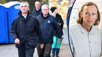 Natos generalsekreterare Jens Stoltenberg med Sveriges försvarsminister Peter Hultqvist (S) hack i häl. Foto: Fredrik Sandberg/TT 