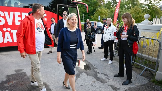 Baudin och Magdalena Andersson. Det ska bli intressant att få veta om vad de har pratat om så att de inte kunde prata om gängbrotten. Foto: Jessica Gow/TT
