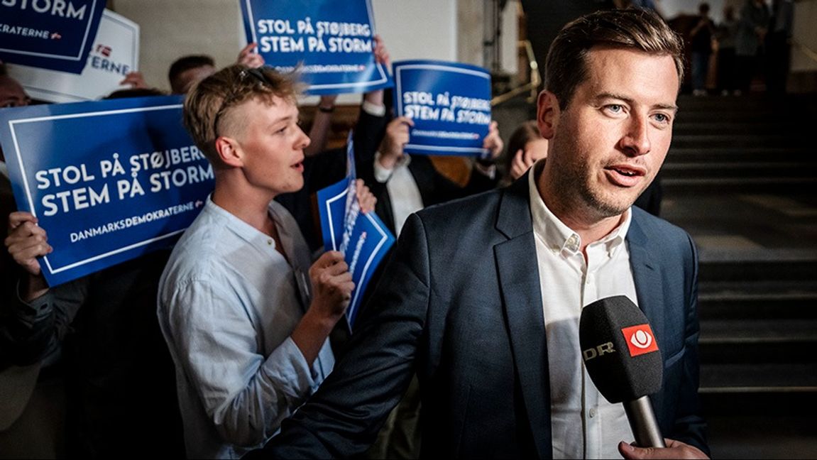 Danmarksdemokraternas Kristoffer Storm vid partiets EU-valvaka. Foto: Mads Claus Rasmussen/AP/TT