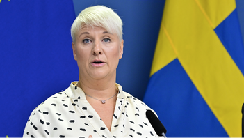 Socialförsäkringsminister Anna Tenje (M) om att regeringen låter utreda införandet av språkkrav i äldreomsorgen. Foto: Jonas Ekströmer/TT