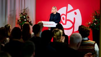 Socialdemokraterna har tröttnat på att folk får välja själva och vill ha tillbaka besluten till det offentliga. Får bara Andersson och hennes gäng bestämma så blir allt bra igen. Foto: Pontus Lundahl/TT