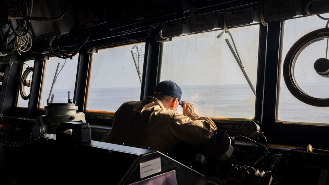 Ett amerikanskt fartyg som ingår i den styrka som ska skydda andra fartyg i Röda havet. Arkivbild. Foto: Bernat Armangue/AP/TT