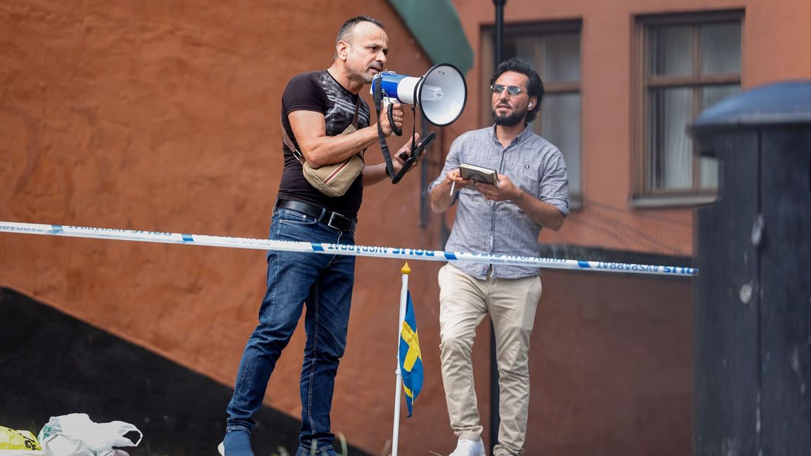 Salwan Momika planerar att bränna en koran idag utanför riksdagshuset. Foto: Stefan Jerrevång/TT