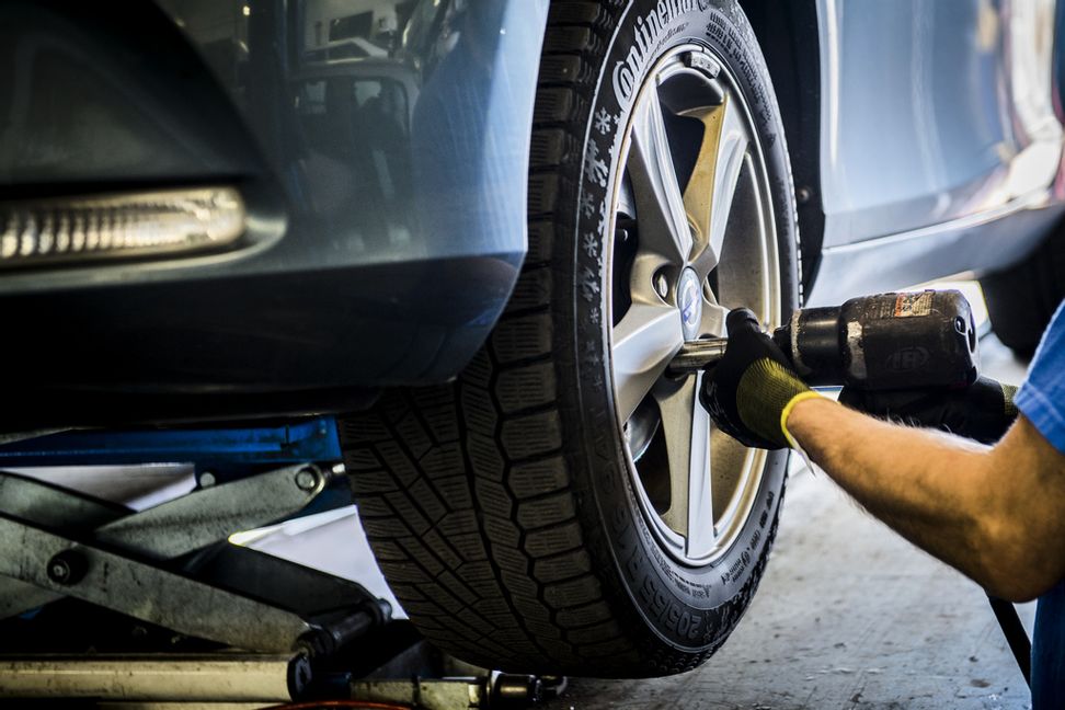 En besiktningsman i Växjö är misstänkt för grovt tagande av muta. Arkivbild från bilverkstad utan koppling till texten. Nora Lorek/TT