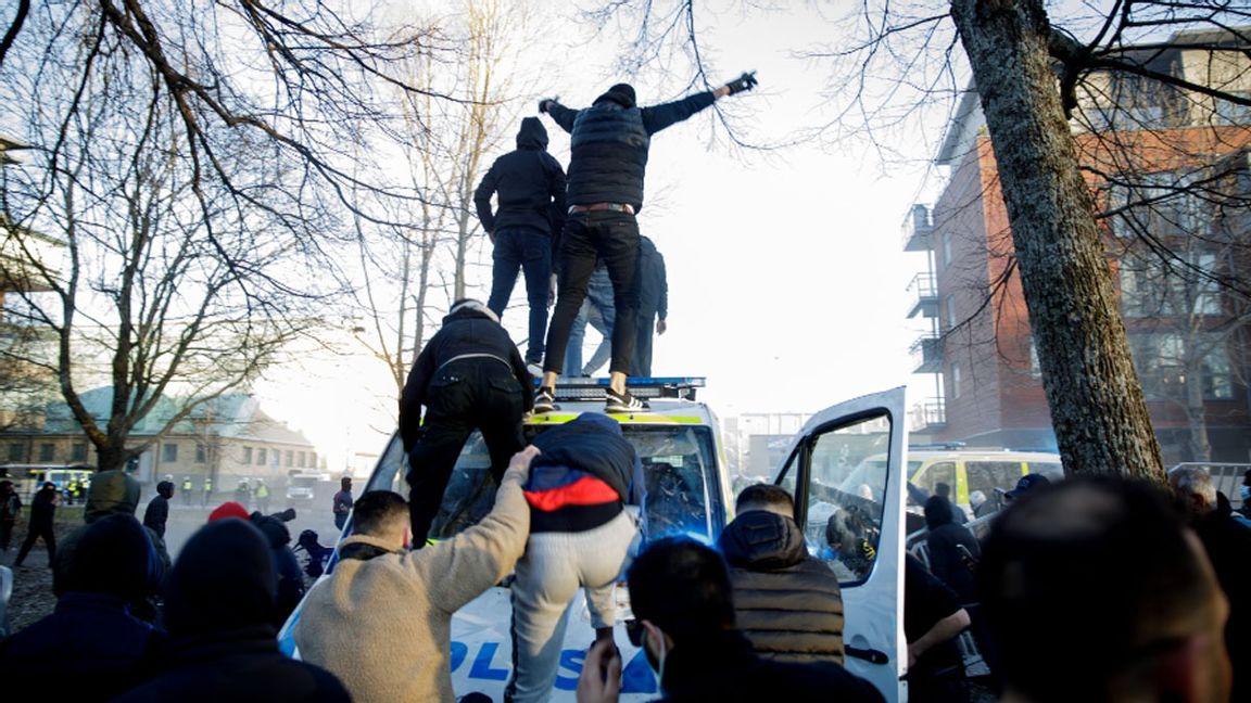 Flera personer är frihetsberövade och identifierade efter påskkravallerna. Foto: Kicki Nilsson//TT