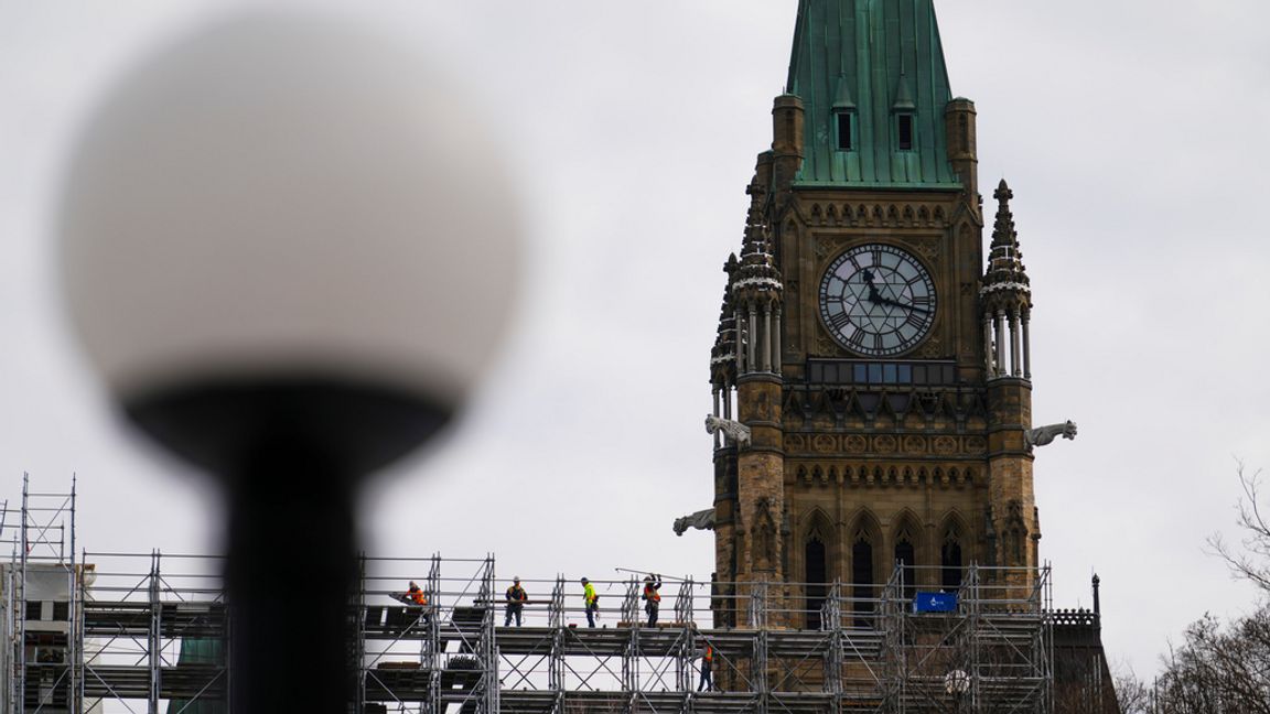 Ett stort polispådrag ryckte ut till parlamentet i Ottawa på lördagseftermiddagen. Arkivbild. Foto: Sean Kilpatrick//The Canadian Press via AP/TT