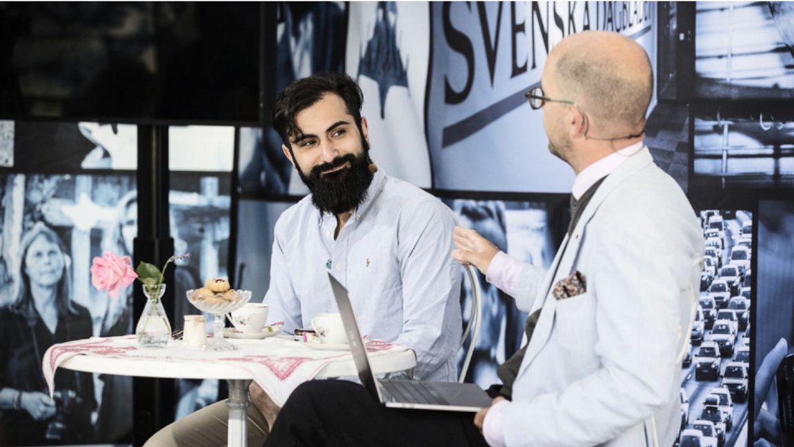 Antidemokrater och rasister? Hanif Bali intervjuas av Per Gudmundson i Almedalen 2017. Foto: Emma-Sofia Olsson SvD/TT