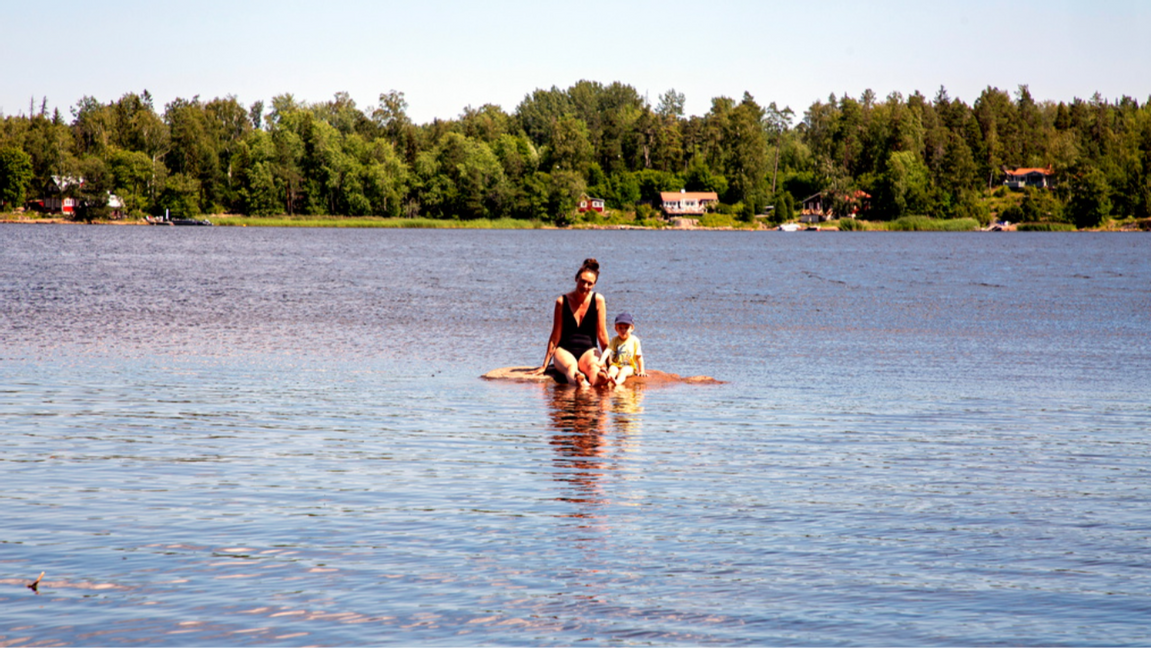 ”Varje dag önskar jag fortfarande att min son aldrig behövt gå igenom detta. Varje dag önskar jag att han och alla de andra sluppit skammen, isoleringen, stämpeln och det psykiska trauma som följer av att dömas för något man inte gjort.” Foto: Martina Holmberg / TT
