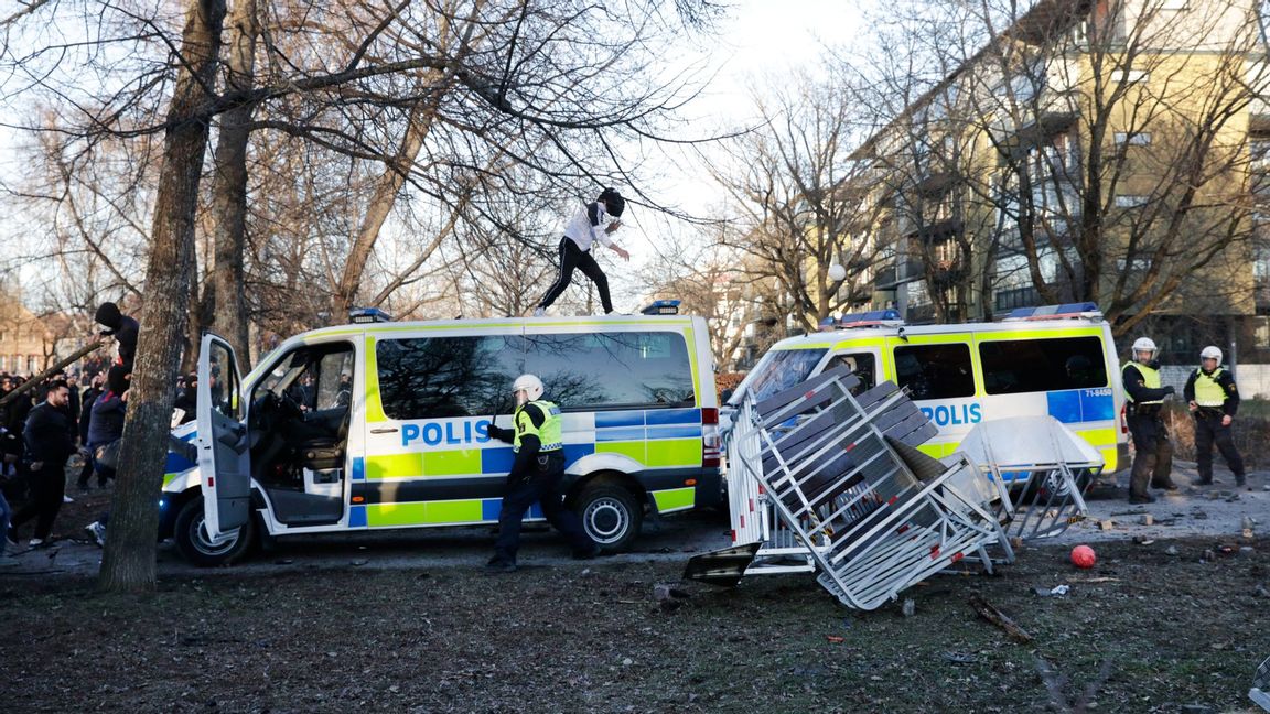 Fem personer har häktats misstänkta för brott i samband med påskkravallerna i våras. Foto: Kicki Nilsson/TT