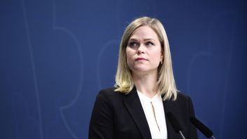 Jämställdhetsminister Paulina Brandberg (L) säger att regeringens lagstiftning inte hjälper om den inte tillämpas i praktiken. Foto: Tim Aro/TT