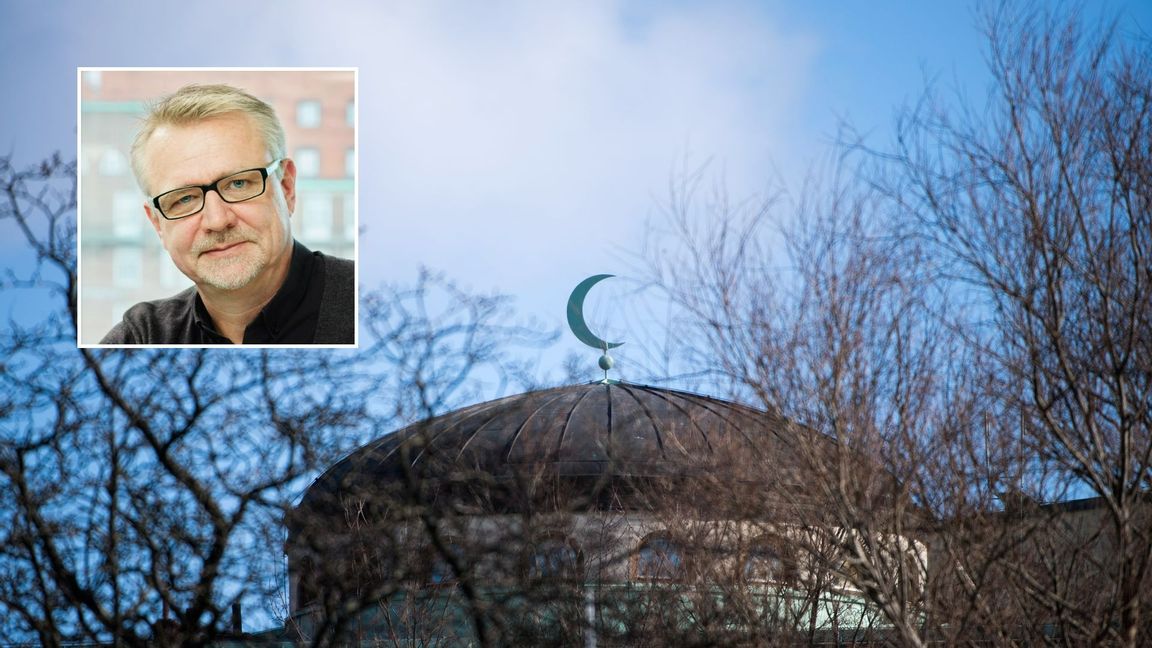 Aje Carlbom, socialantropolog och biträdande professor vid Malmö universitet, samt arkivbild av Stockholms moské vid Björns trädgård på Södermalm. Foto: Privat/Henrik Montgomery/TT.