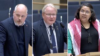 Morgan Johansson (S), Peter Hultqvist (S) och Lorena Delgado Veras (V) under debatten. Foto: Riksdagen