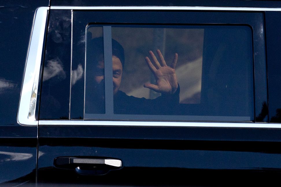 Ukrainas president Volodymyr Zelenskyy i en bil vid en flygplats i Pennsylvania, USA. Christopher Dolan/AP/TT