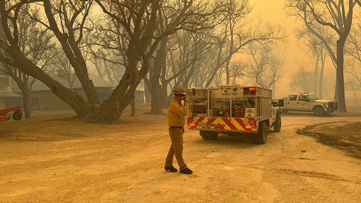 Flera små samhällen har evakuerats på grund av skogsbränder i norra Texas, USA. Foto: Flower Mound Fire Department via AP/TT