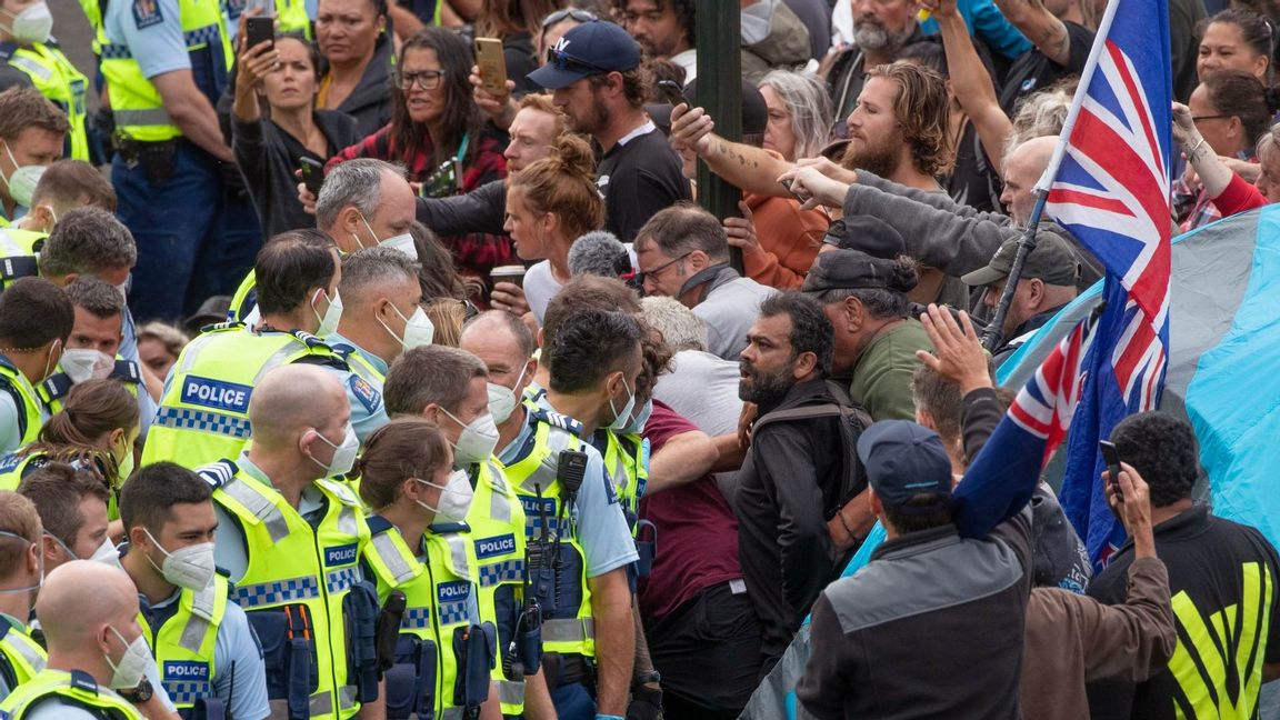 Covidprotesterna har pågått i tre dagar i Wellington. Foto: Mark Mitchell/AP/TT