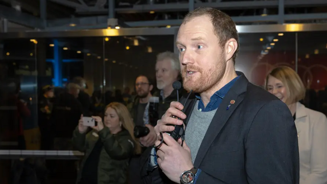 Kommunalrådet Niklas Daoson (S) beklagar Warms konkurs men försvarar kommunens roll i den misslyckade satsningen. Foto: Per Danielsson/TT 