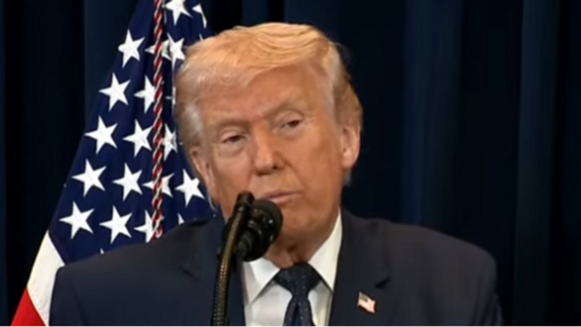 Fakismil / White house