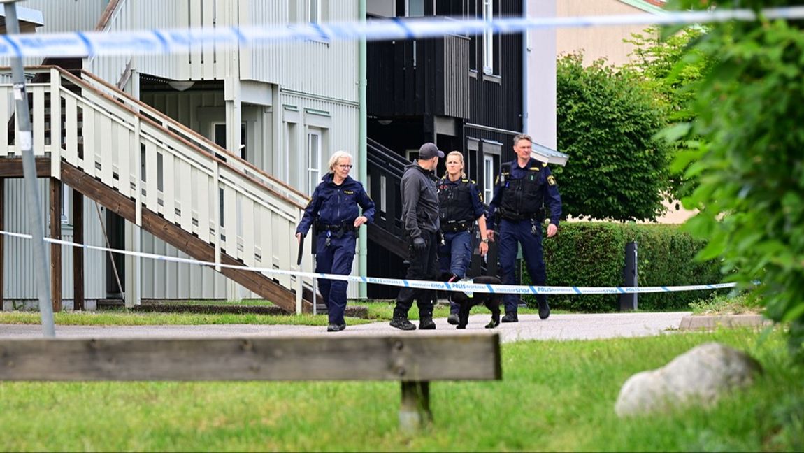 Skottlossningen ägde rum mot en bostad i Västergård i Södertälje. Foto: Magnus Lejhall/TT.