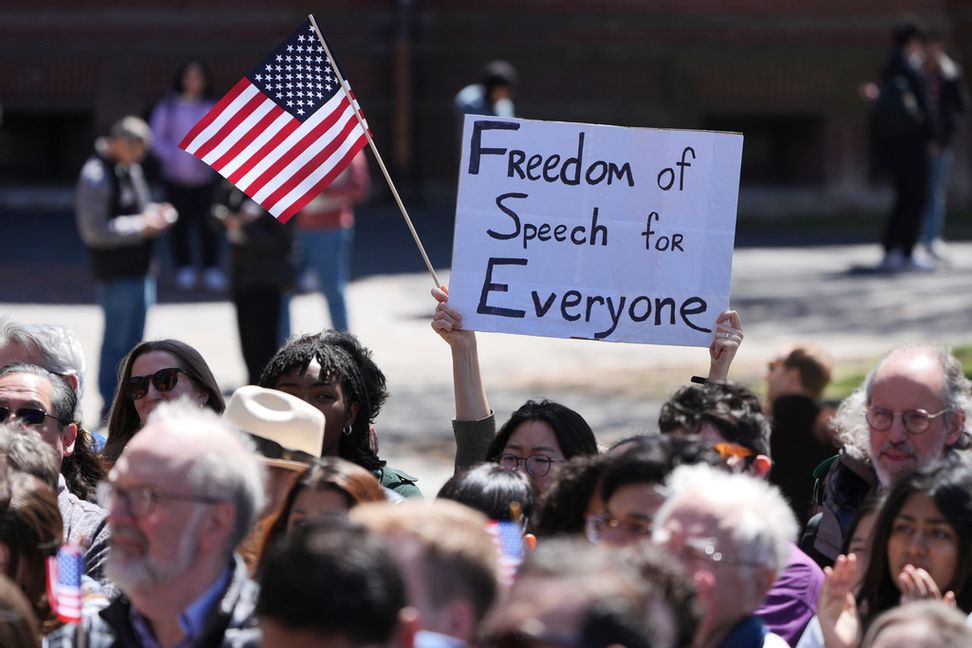 Protester utanför unversitetet Harvard tidigare i april. Foto: Charles Krupa/AP/TT