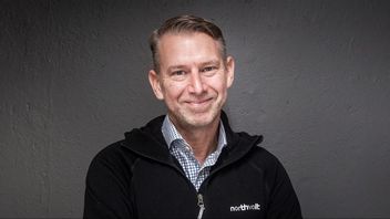 Fortfarande i oktober var minen uppåt för Northvolts vd Peter Carlsson. Foto: Magnus Hjalmarson Neideman SVD / TT