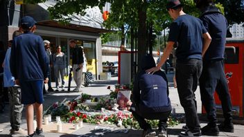 En man i 45-årsåldern död efter lördagens skottlossning i Farsta centrum. Foto: Fredrik Persson/TT